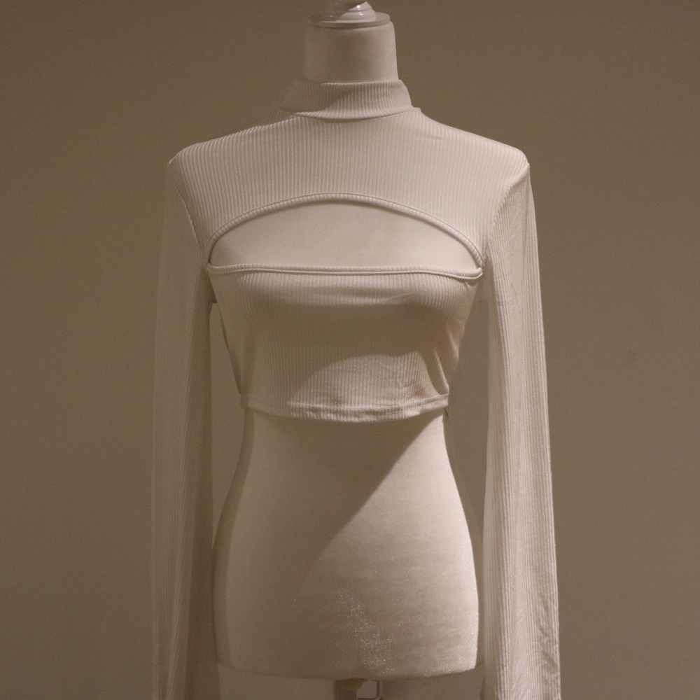 Cropped cleavage cut out top